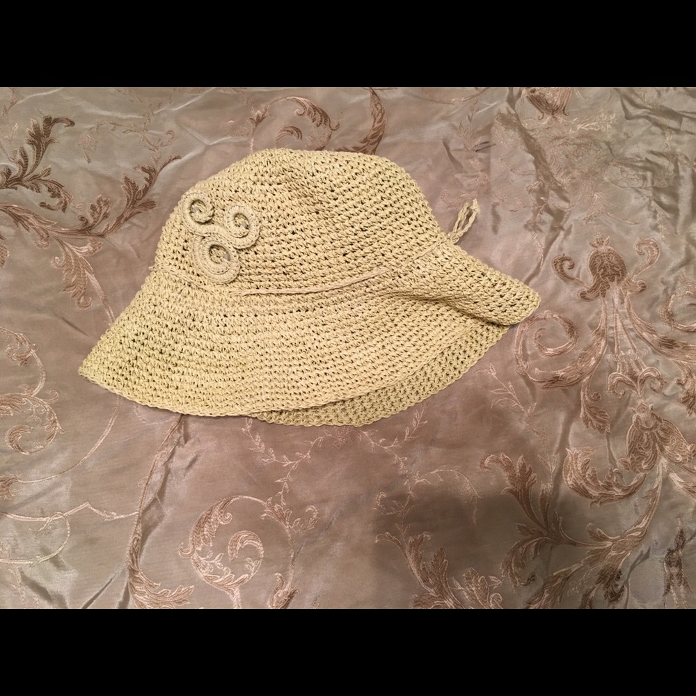 Bucket hat